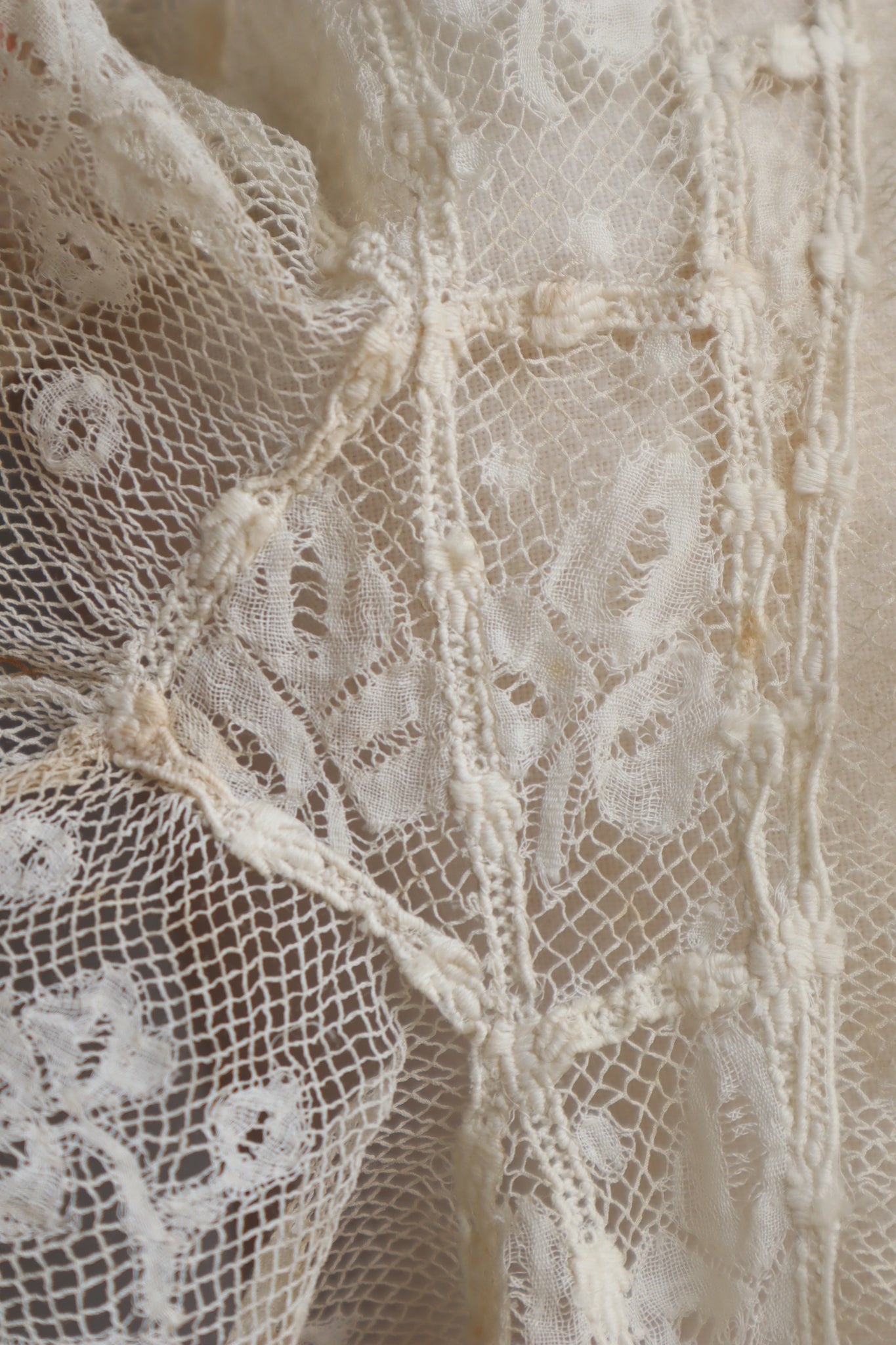 1900s Clover Lace Shawl Collar