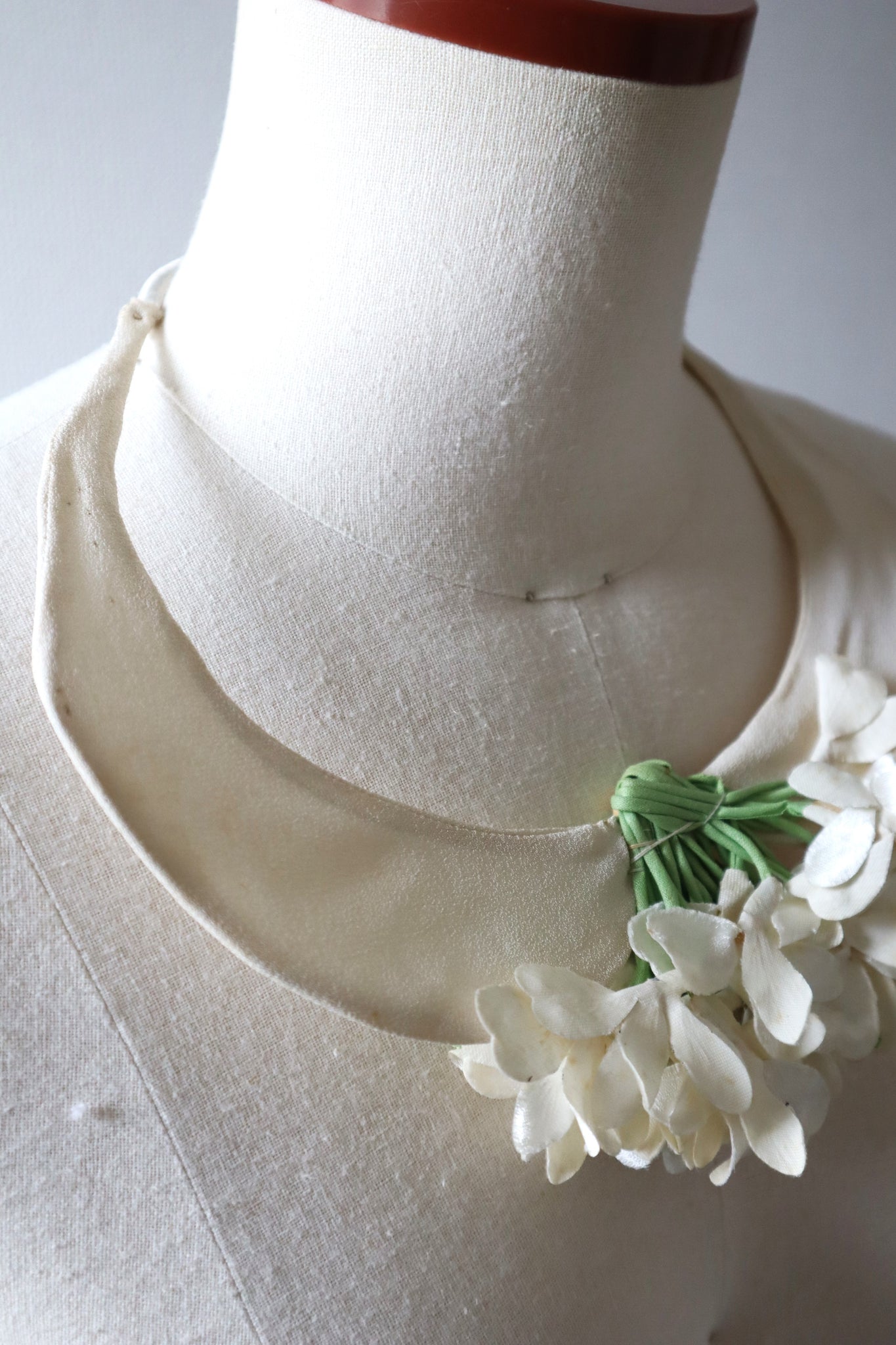 1930s Silk Flower Collar