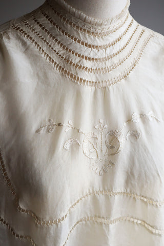 1900s Hand Embroidery Silk Blouse