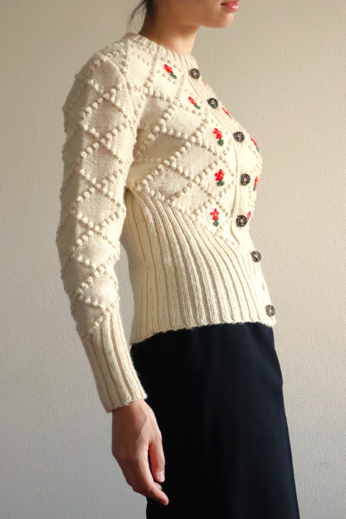 80s Off White Red Flower Embroidery Austrian Cardigan