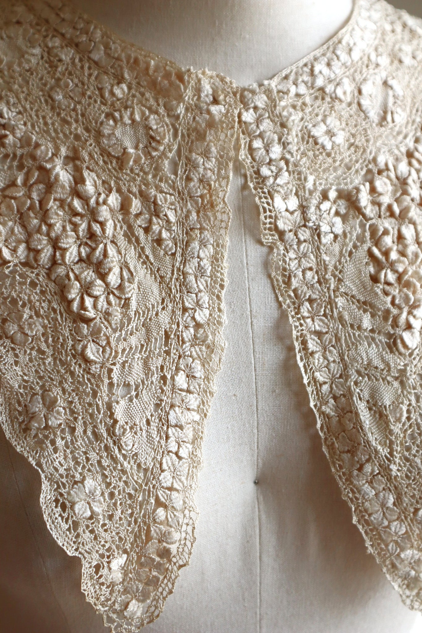 19th Century Silk Maltese Lace Collar
