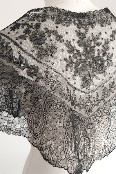 1900s French Black Chantilly Style Lace Collar