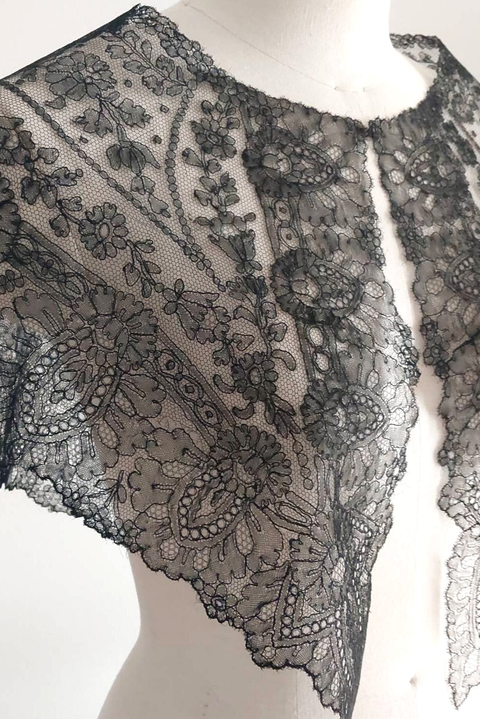 1900s French Black Chantilly Style Lace Collar