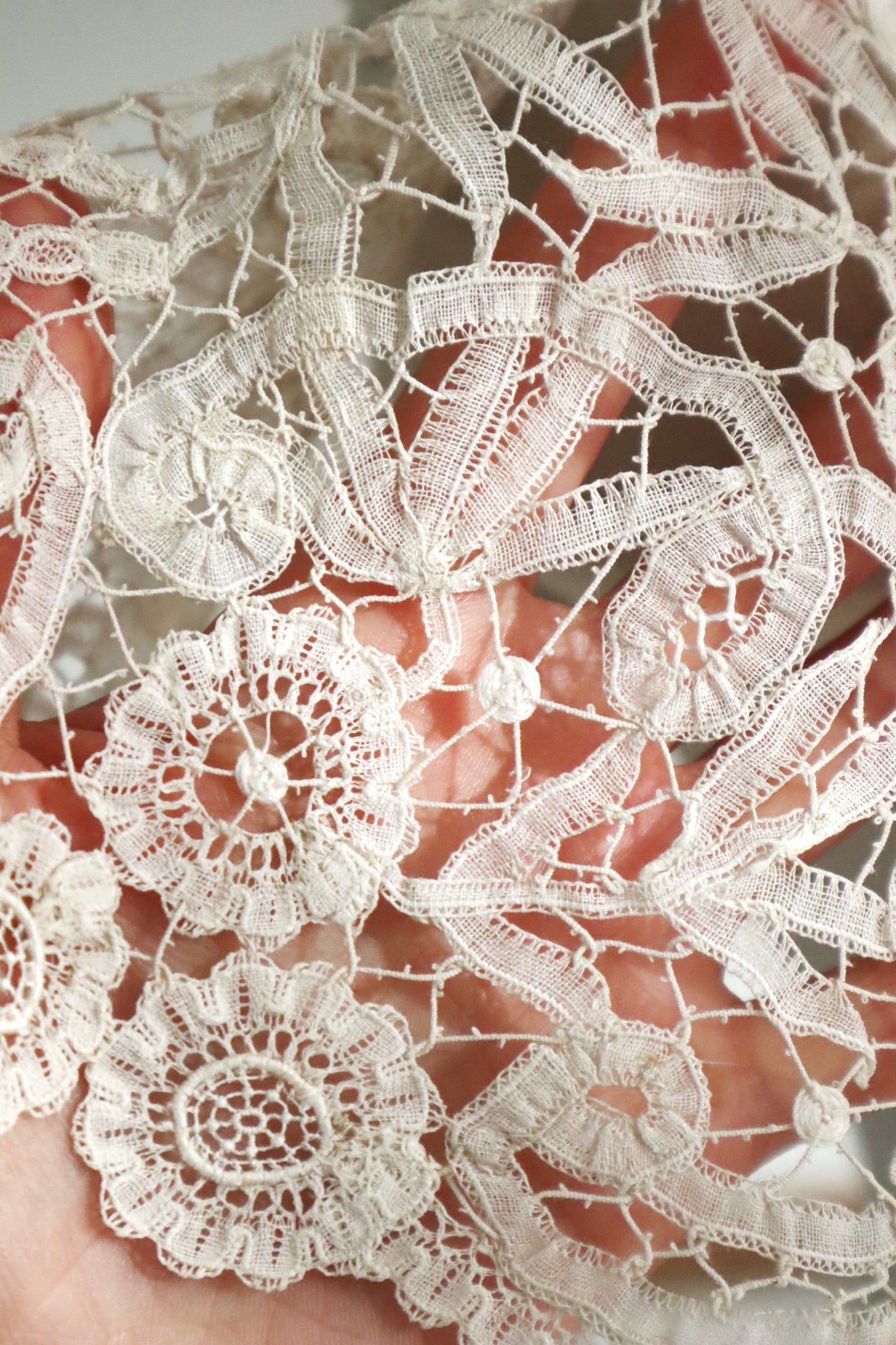 1900s French Brussels-Style Assembled Lace Capelet