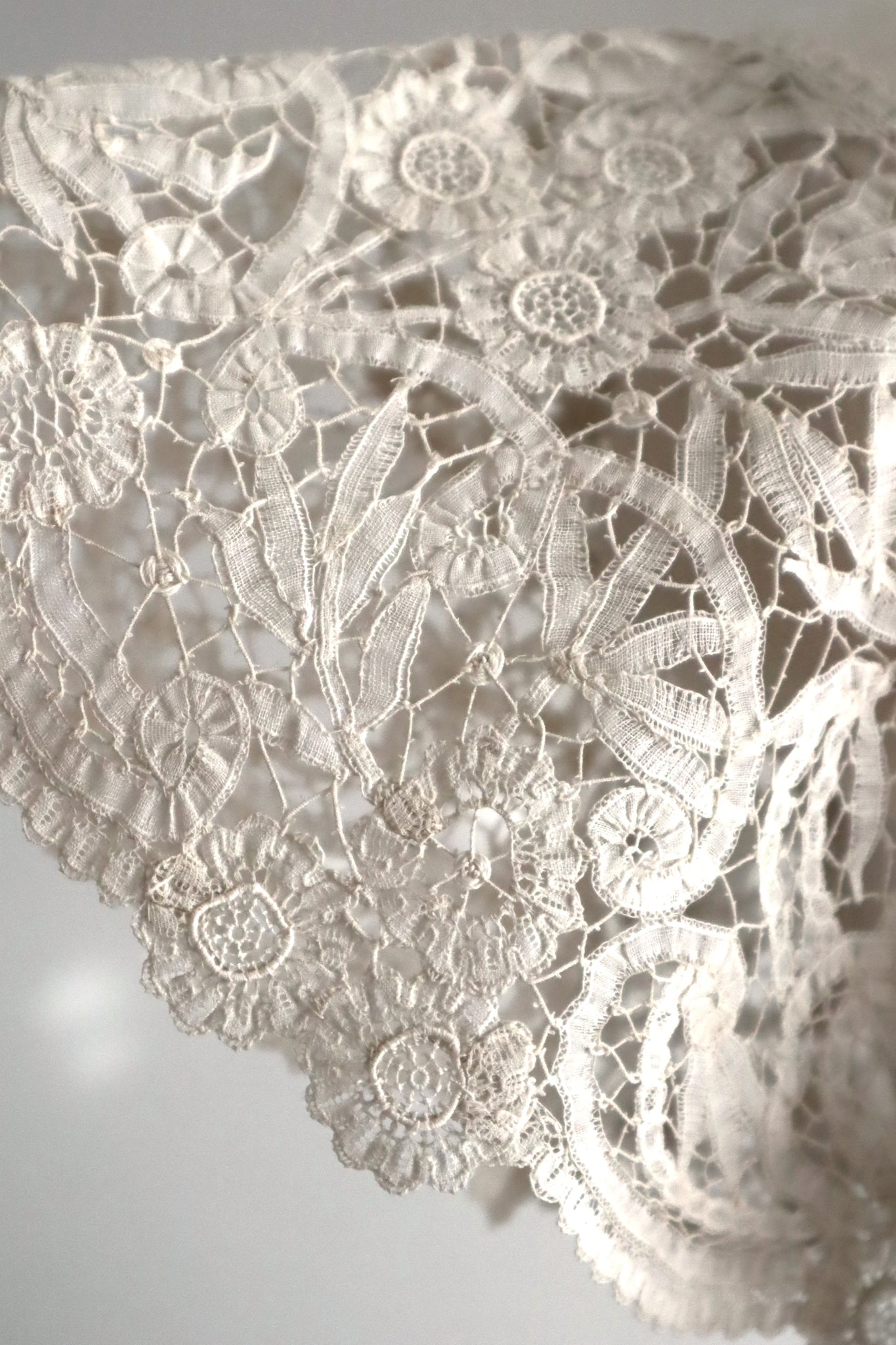 1900s French Brussels-Style Assembled Lace Capelet