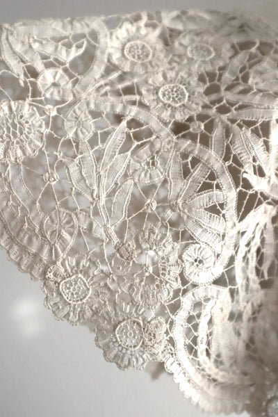 1900s French Brussels-Style Assembled Lace Capelet