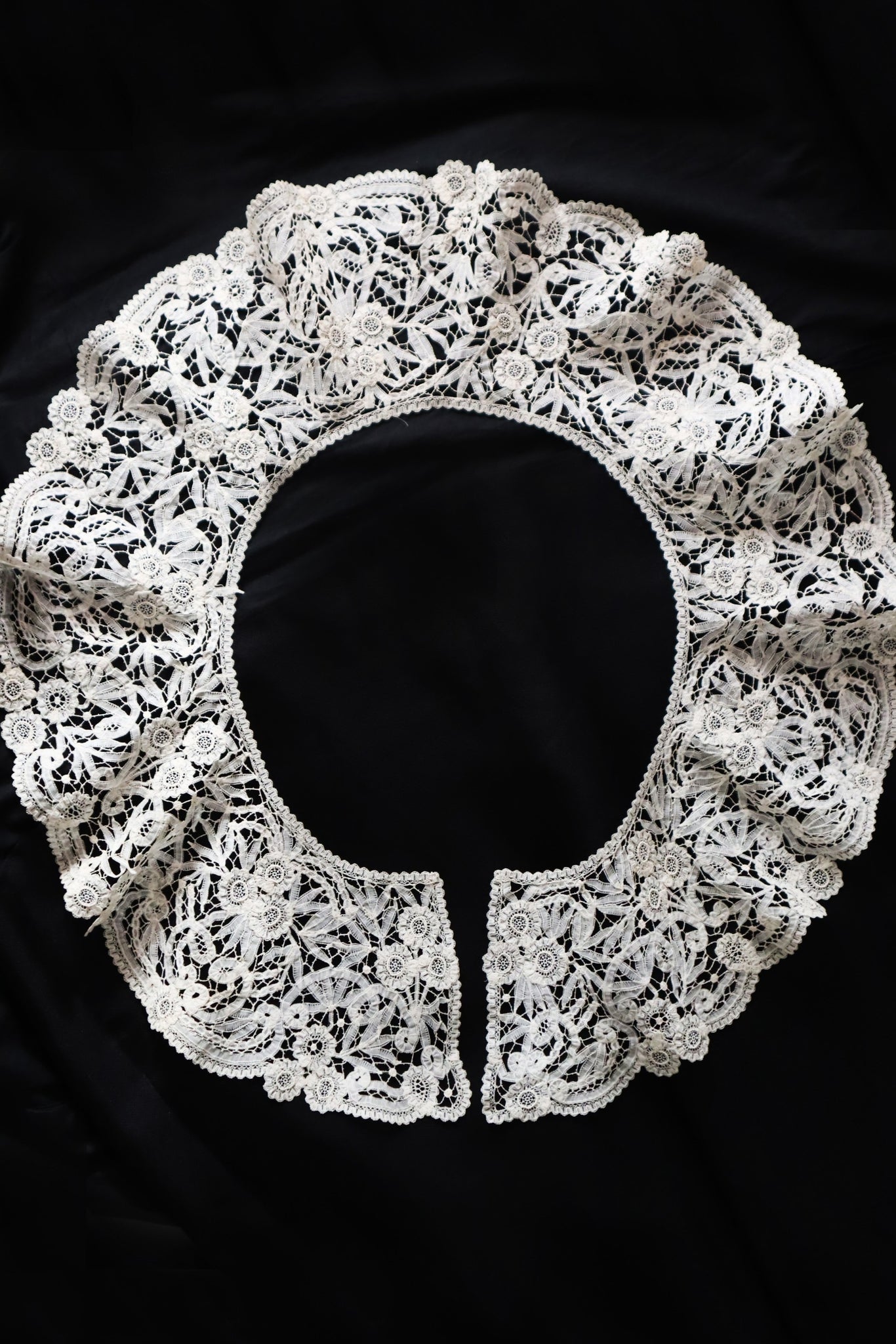 1900s French Brussels-Style Assembled Lace Capelet
