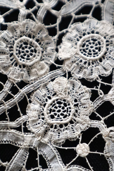 1900s French Brussels-Style Assembled Lace Capelet