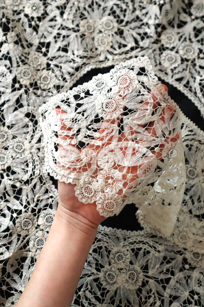 1900s French Brussels-Style Assembled Lace Capelet