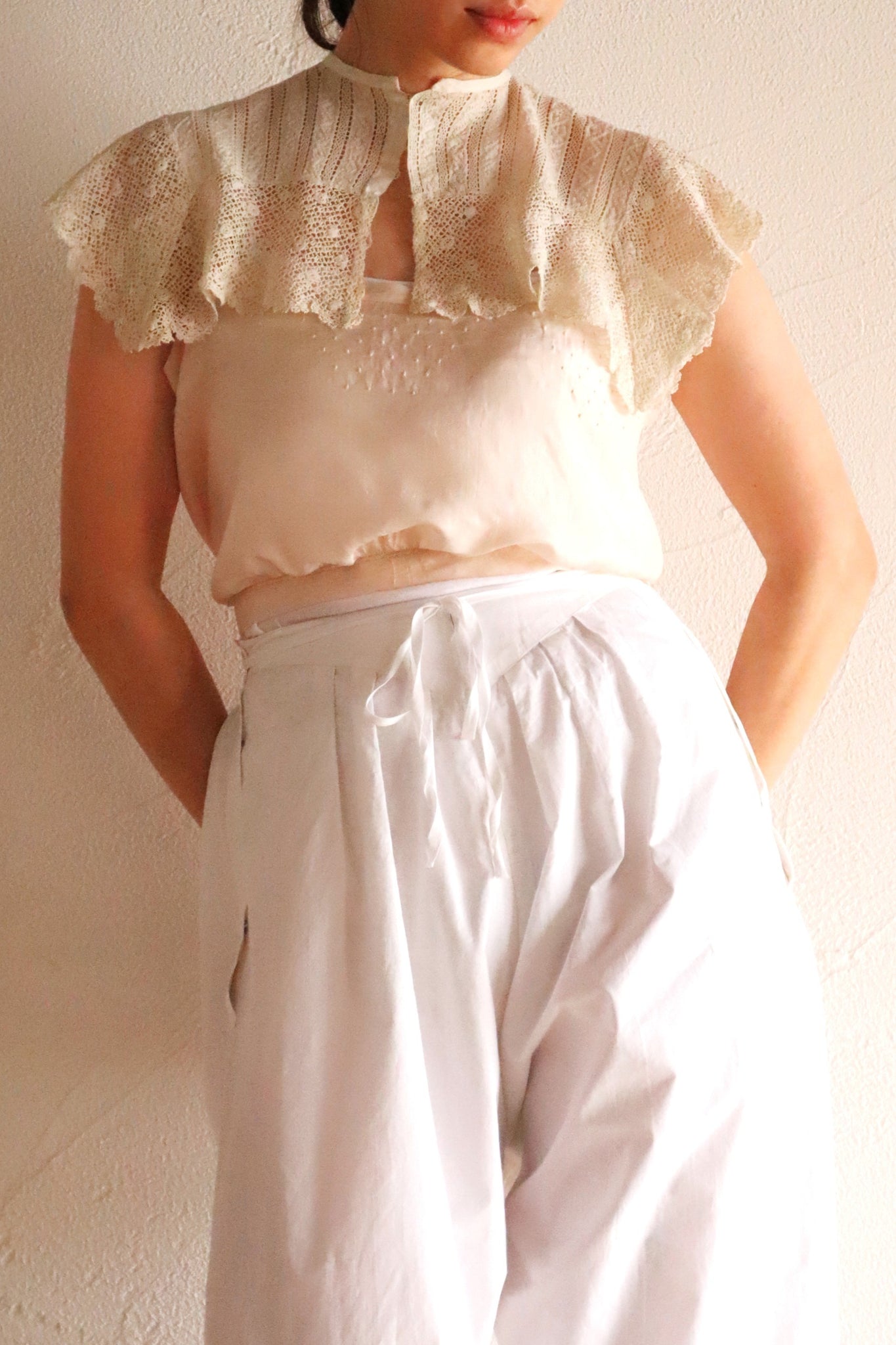 1900s French Handworked Crochet & Embroidered Lace Collar