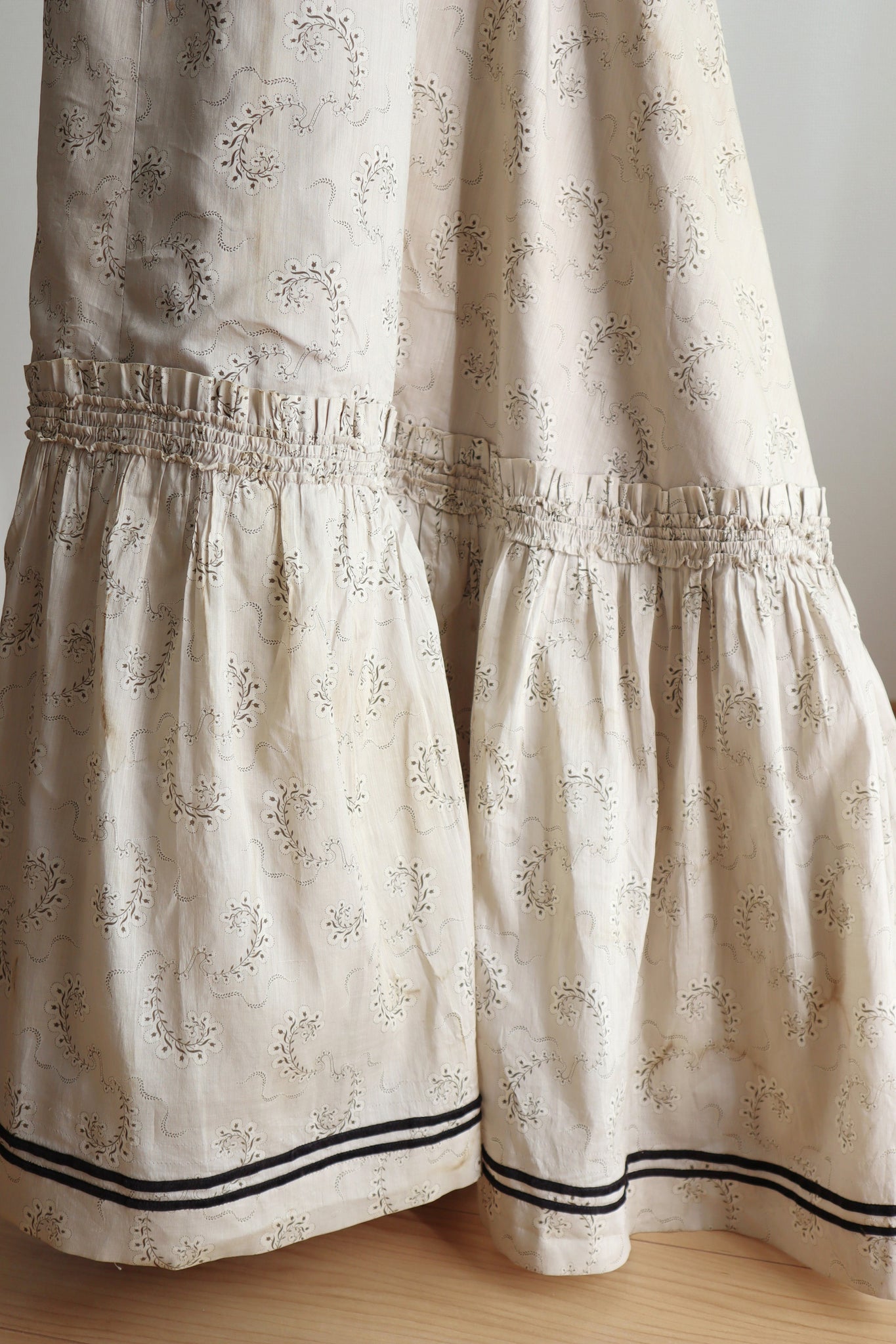 19th Floral Cotton Walking Skirt