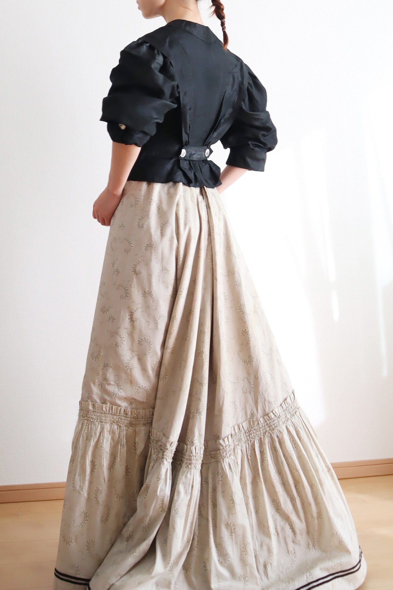 19th Floral Cotton Walking Skirt