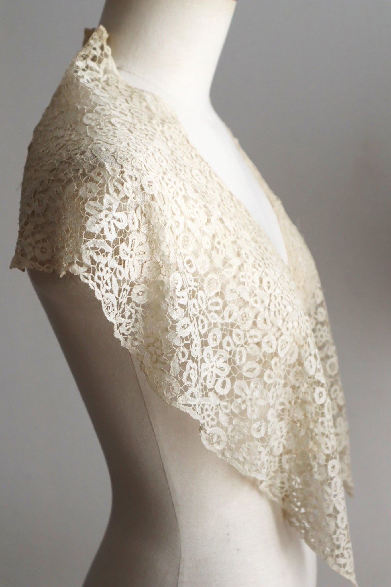 1850s–1860s Mid-Victorian Honiton Lace Bertha Collar