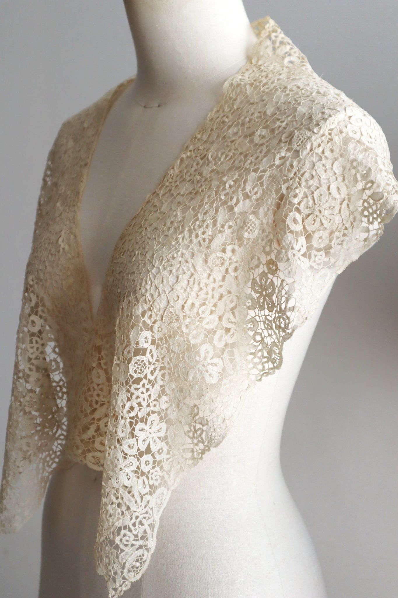 1850s–1860s Mid-Victorian Honiton Lace Bertha Collar