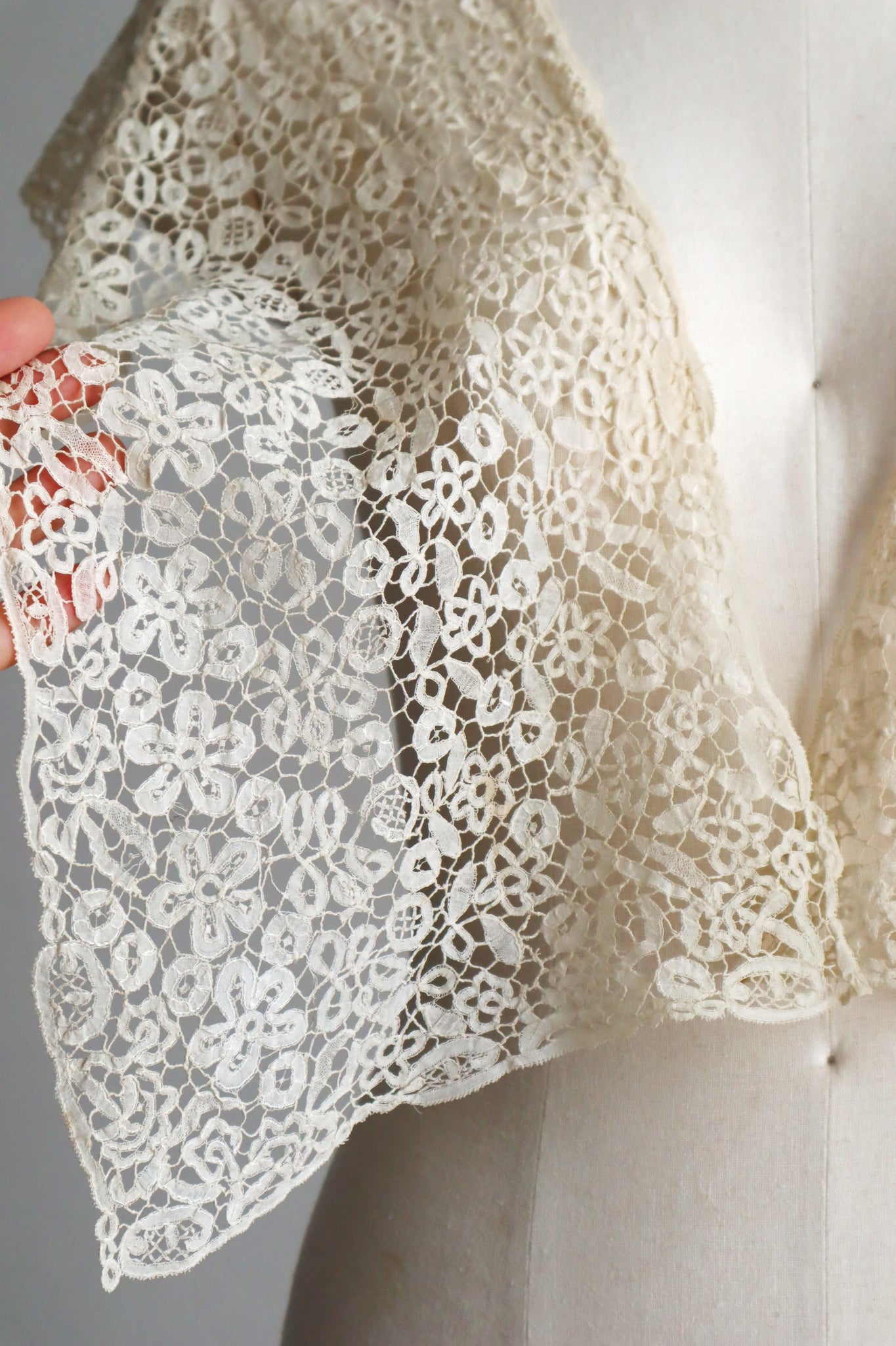 1850s–1860s Mid-Victorian Honiton Lace Bertha Collar