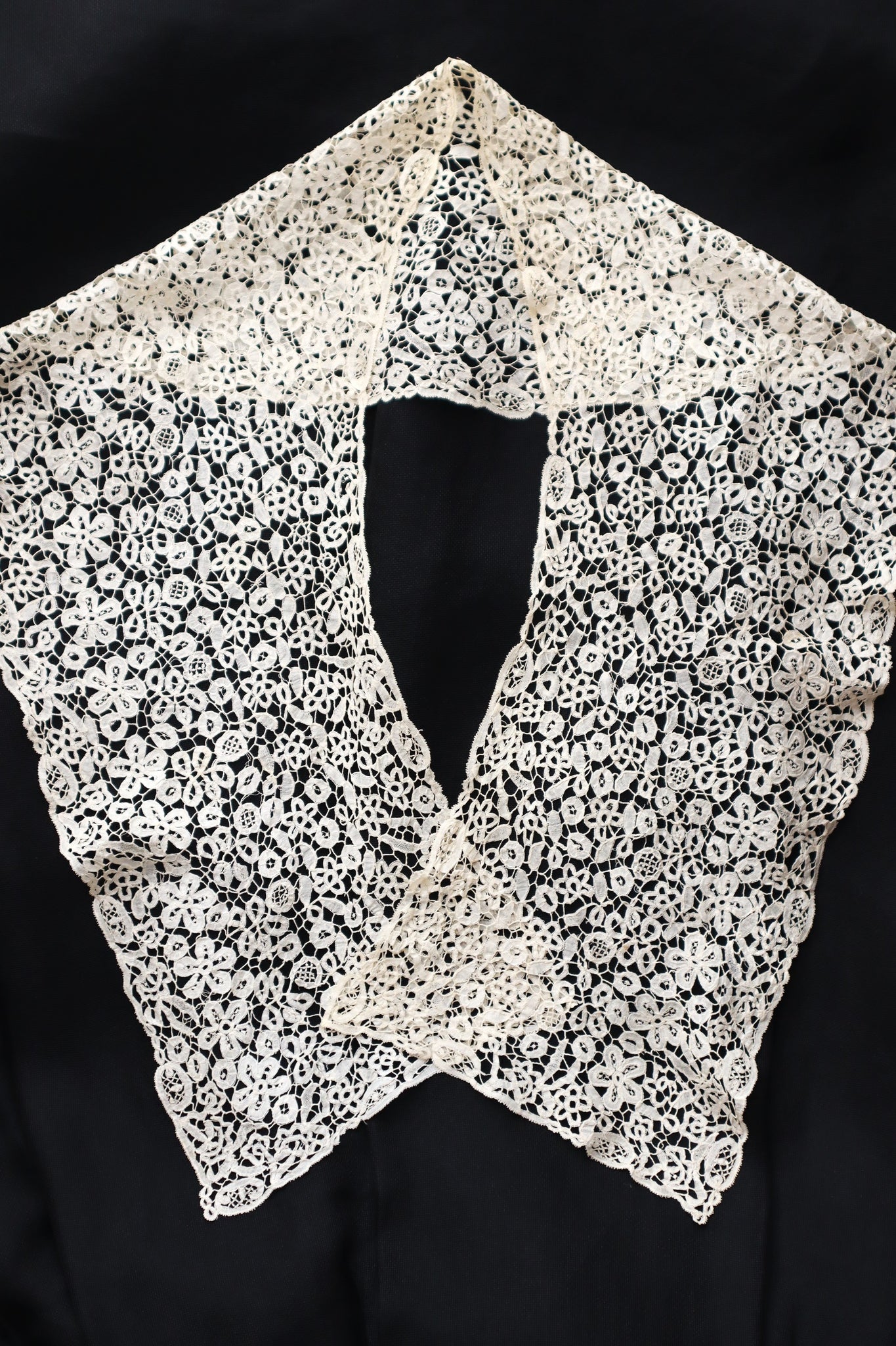 1850s–1860s Mid-Victorian Honiton Lace Bertha Collar