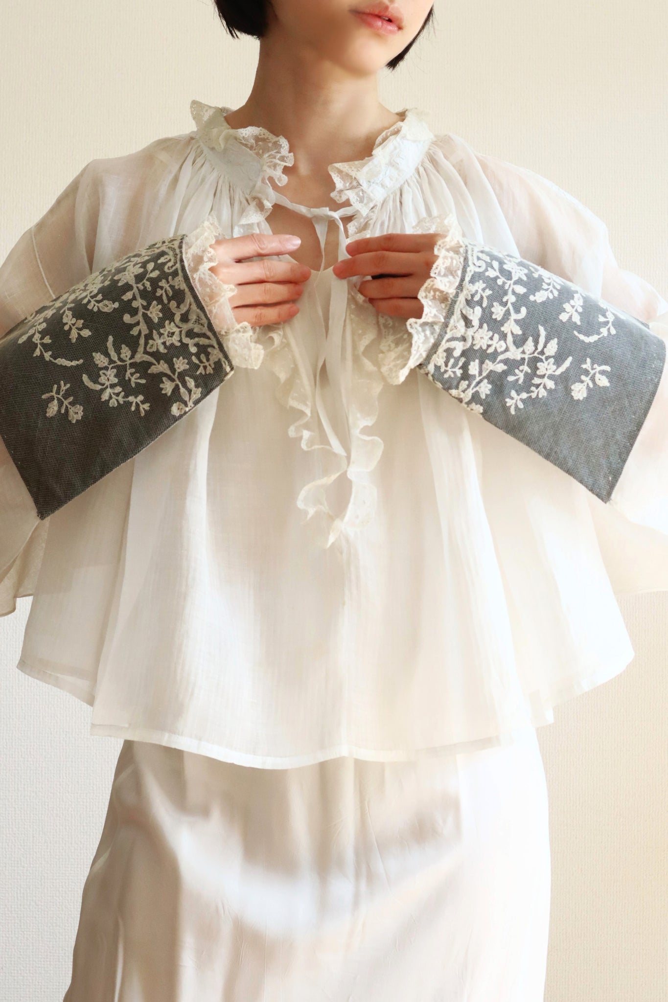 1900s Short Length Church Smock