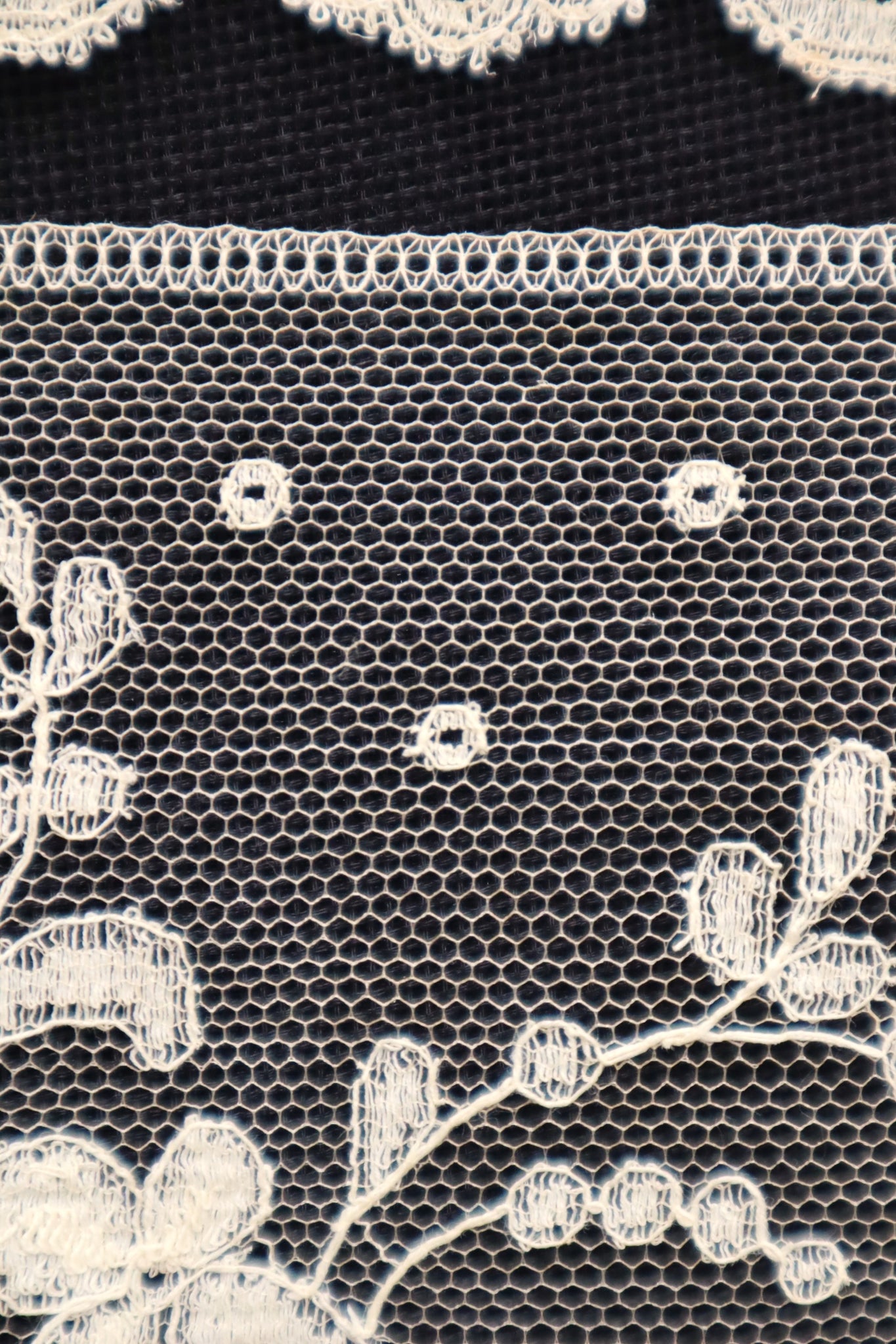 1910s–1920s French Bobbinet Tulle Lace Trim (370cm)
