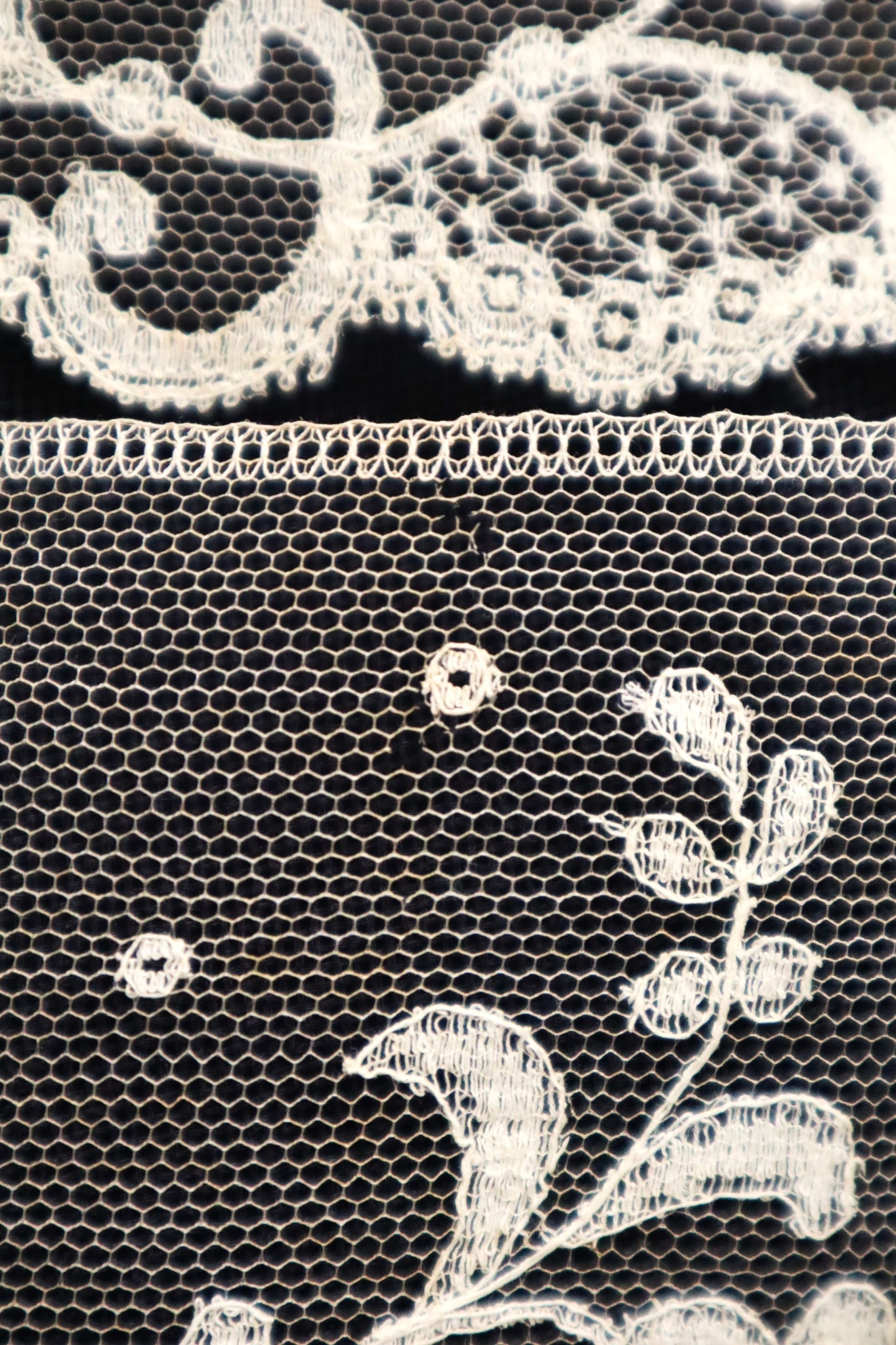 1910s–1920s French Bobbinet Tulle Lace Trim (370cm)