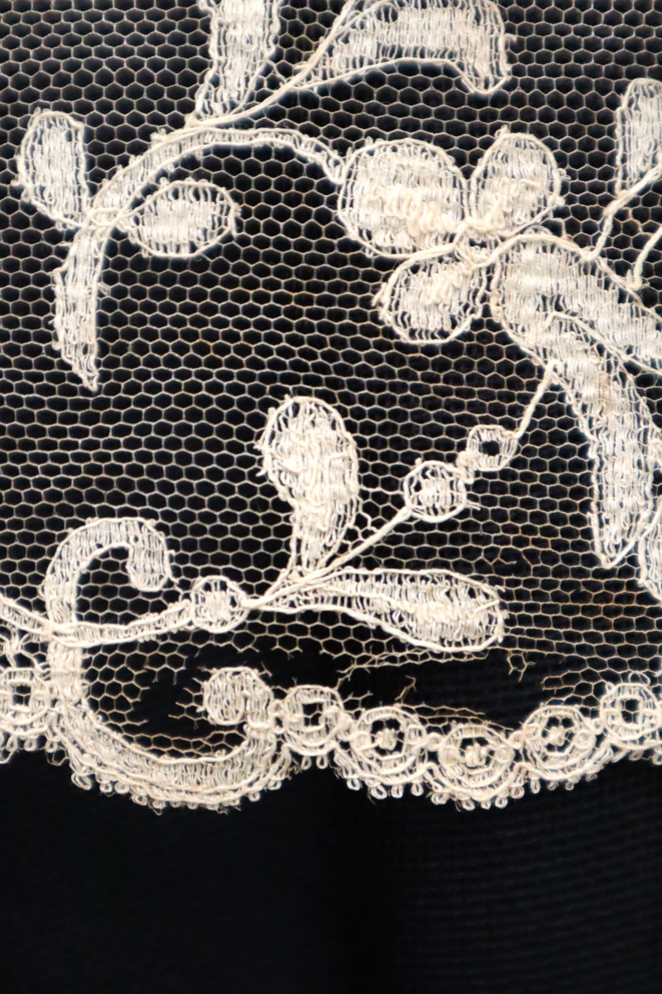1910s–1920s French Bobbinet Tulle Lace Trim (370cm)