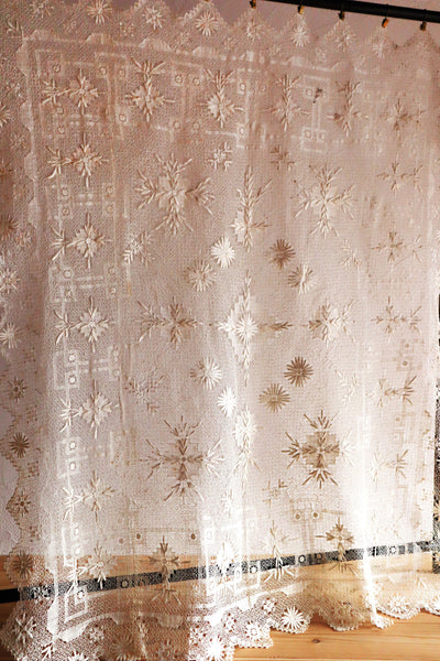 1880s French Hand-Knotted Filet Lace Cloth
