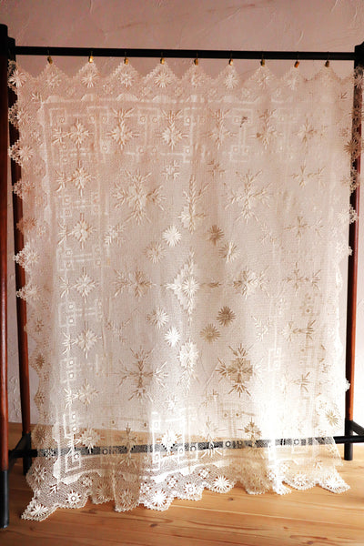 1880s French Hand-Knotted Filet Lace Cloth