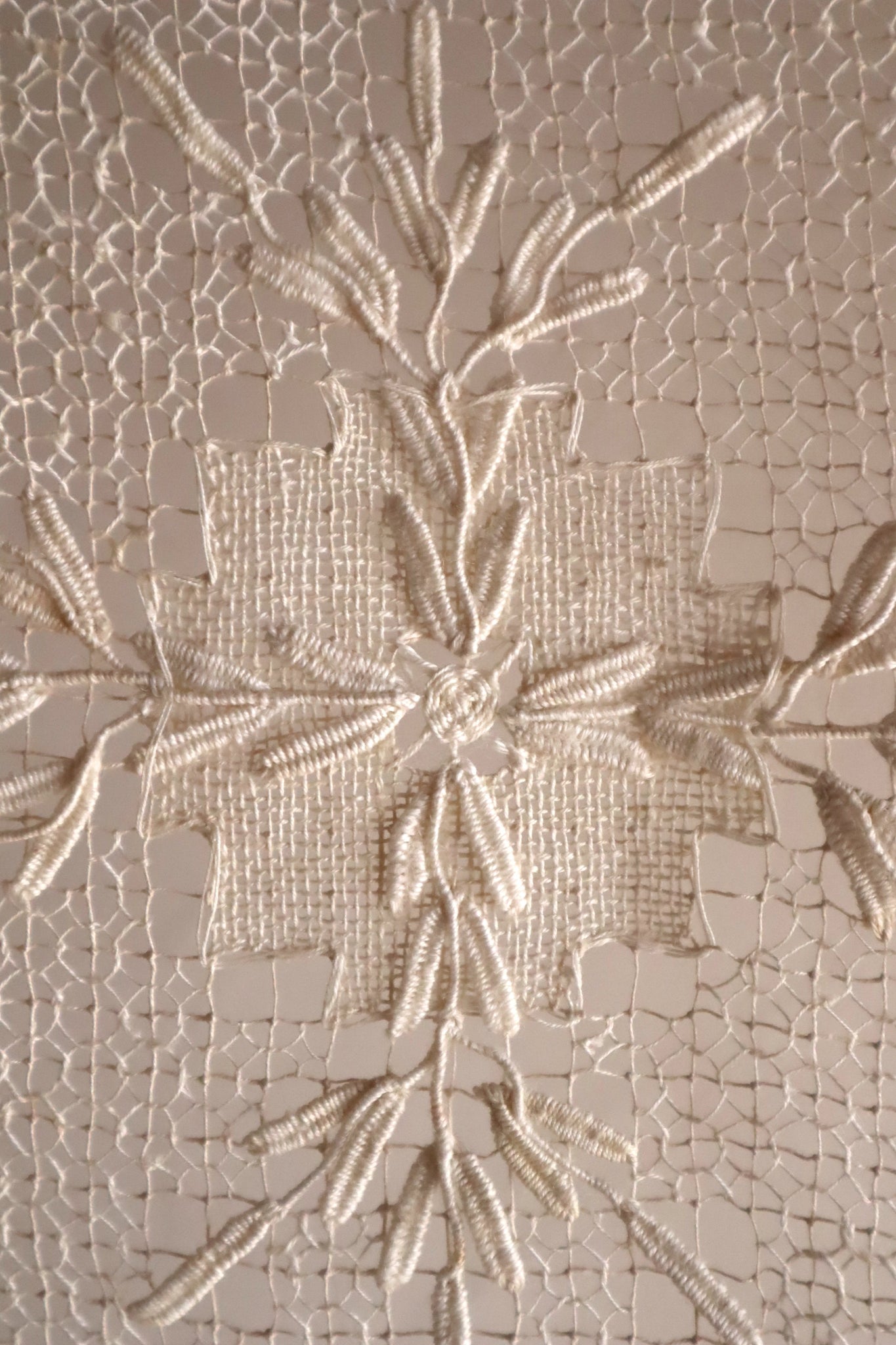 1880s French Hand-Knotted Filet Lace Cloth