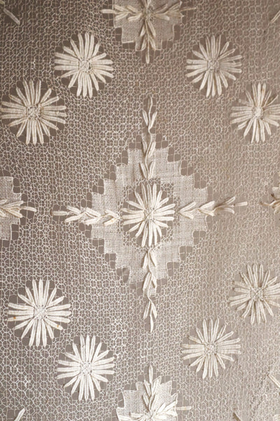 1880s French Hand-Knotted Filet Lace Cloth