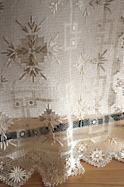 1880s French Hand-Knotted Filet Lace Cloth