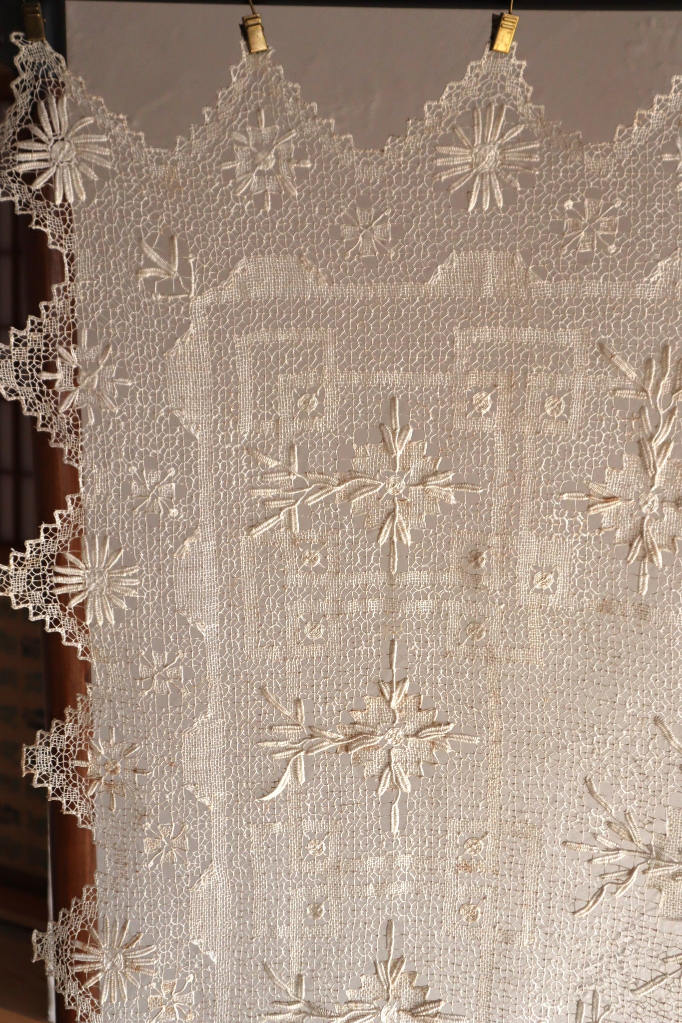 1880s French Hand-Knotted Filet Lace Cloth