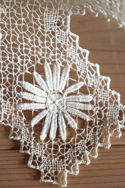 1880s French Hand-Knotted Filet Lace Cloth