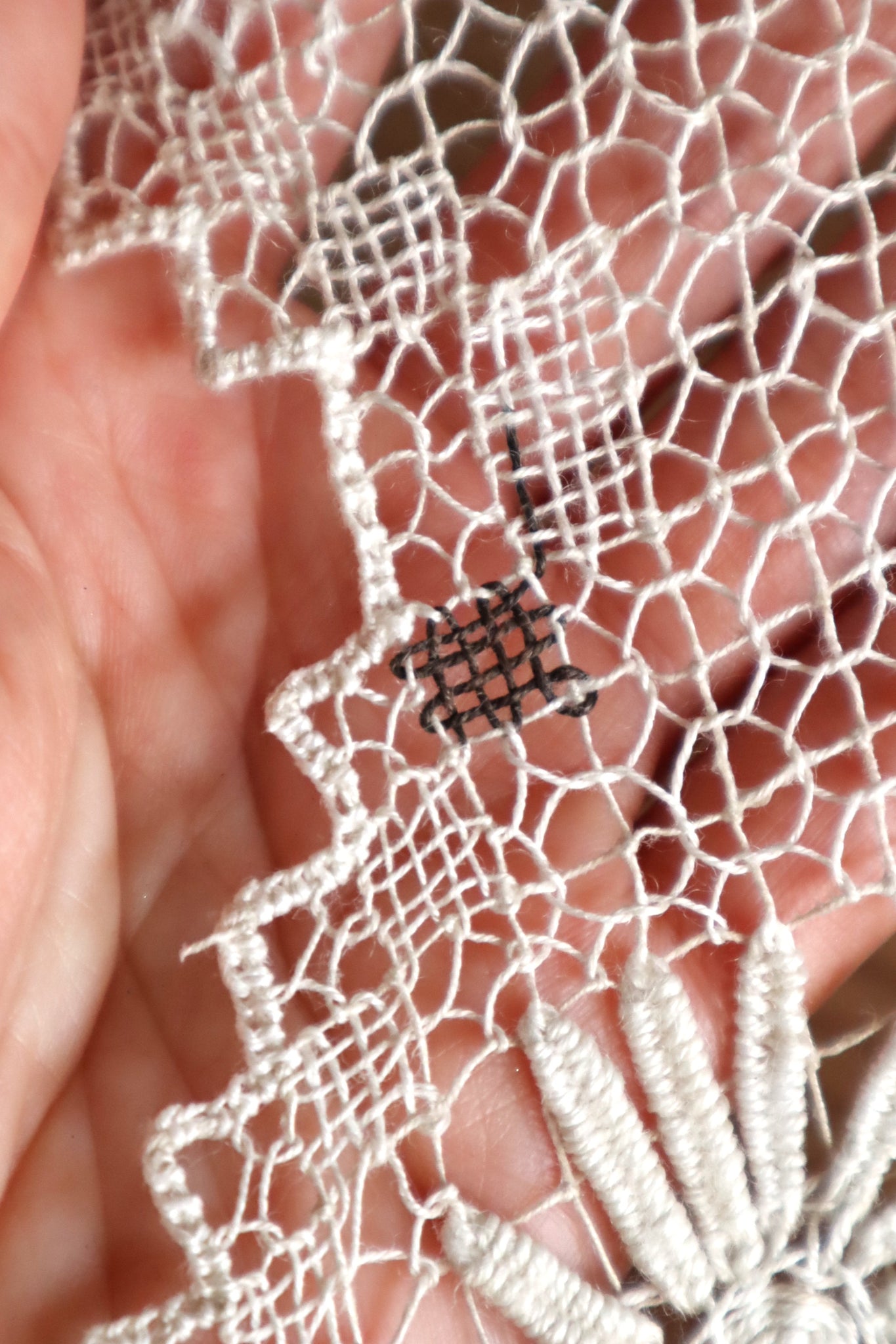 1880s French Hand-Knotted Filet Lace Cloth