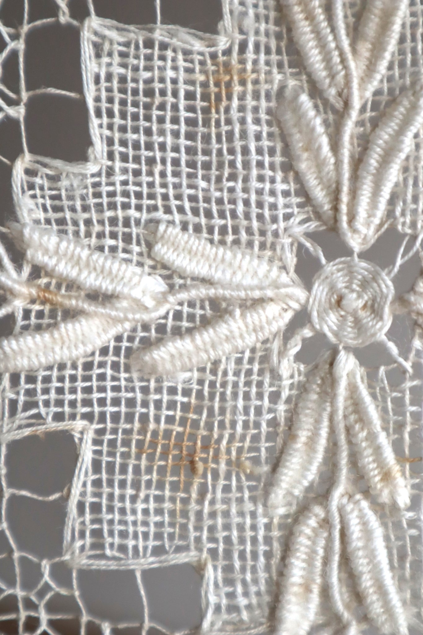 1880s French Hand-Knotted Filet Lace Cloth