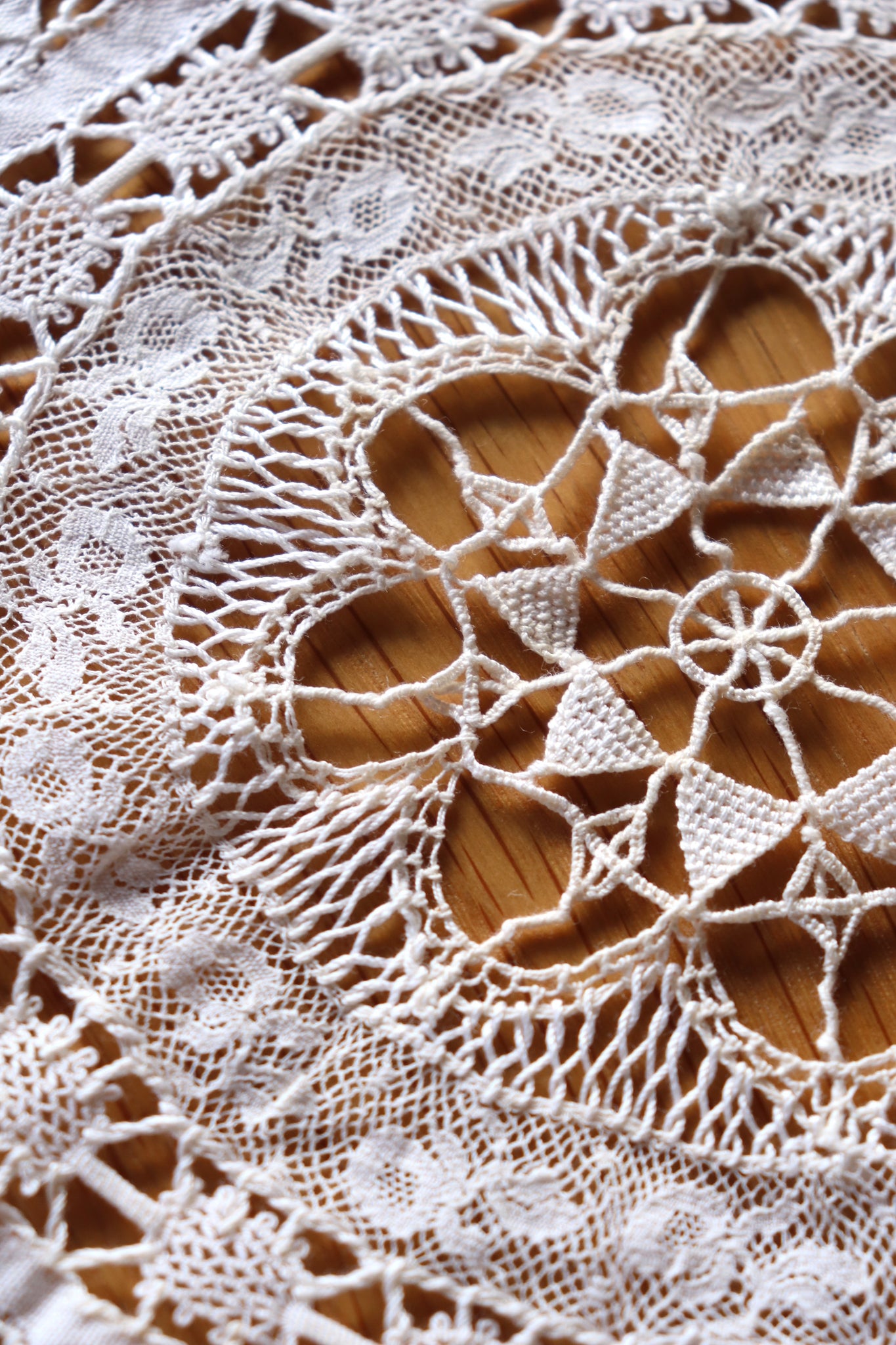 1930s Round Lace Tablecloth