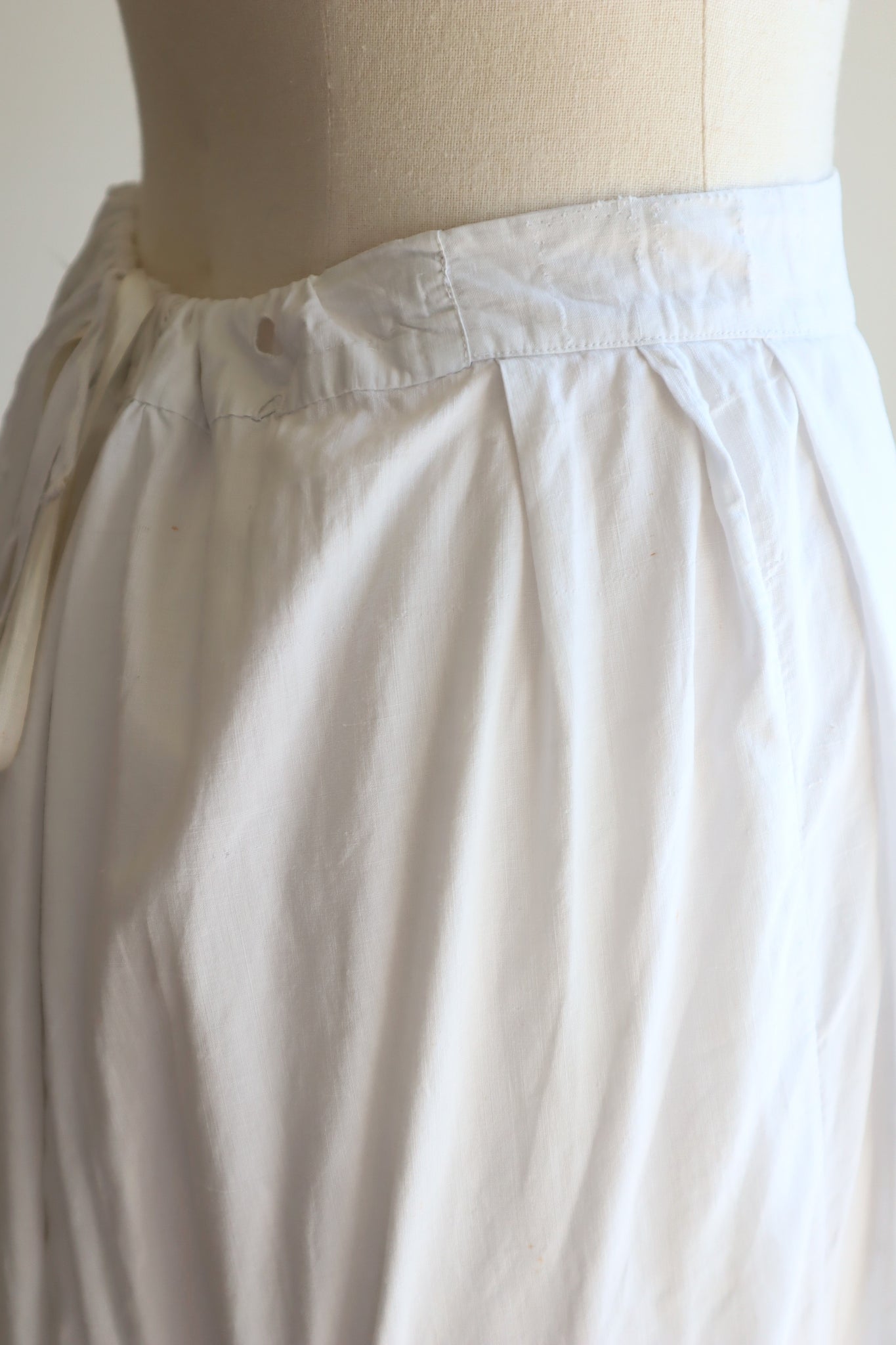1900s Cut Work Bustle Petticoat Skirt