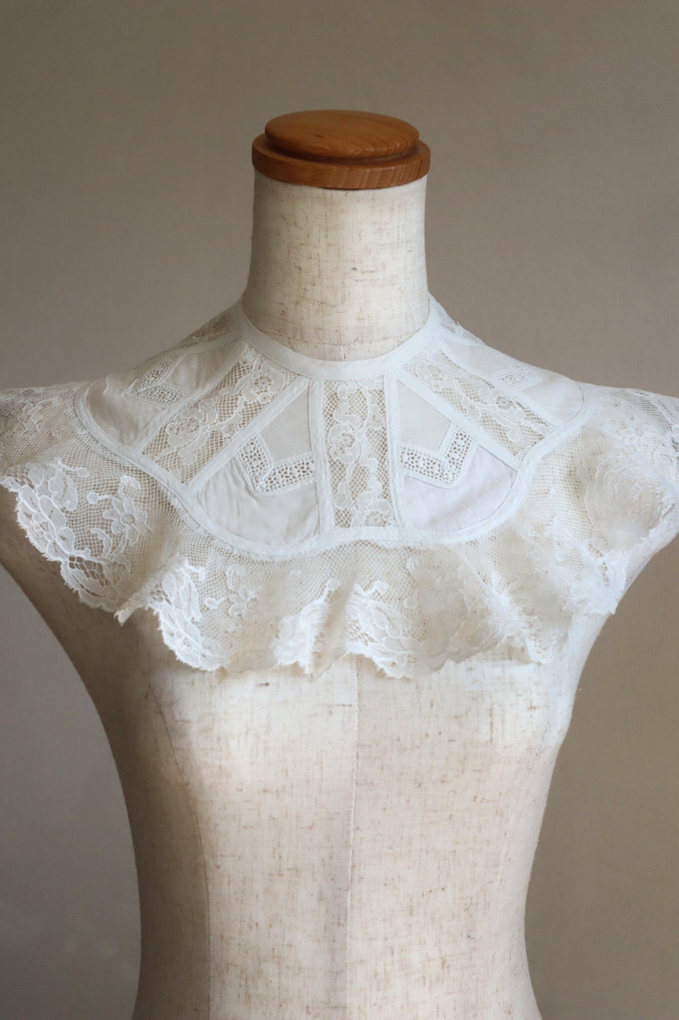 1910s French Fluffy Lace Trim Collar