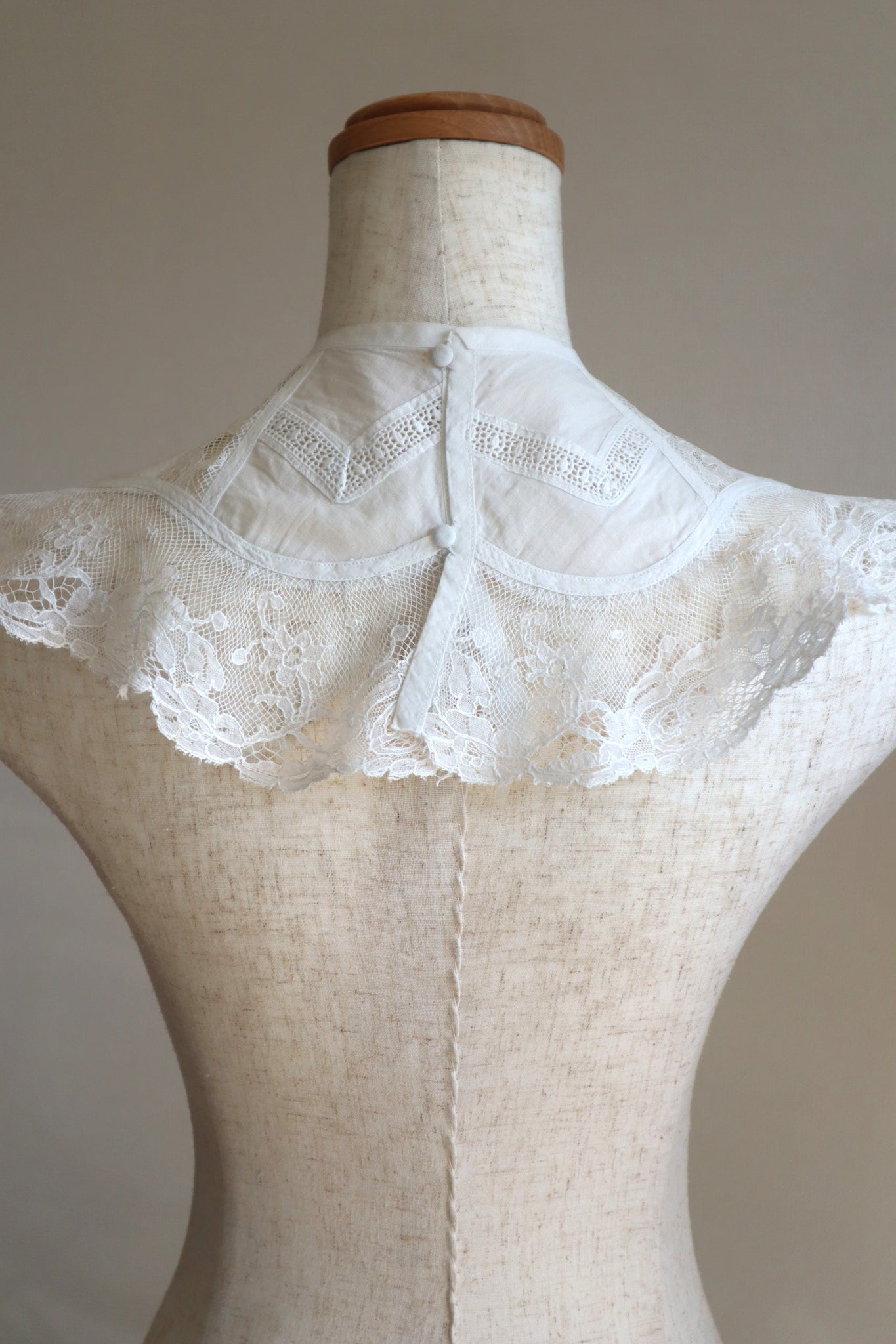 1910s French Fluffy Lace Trim Collar