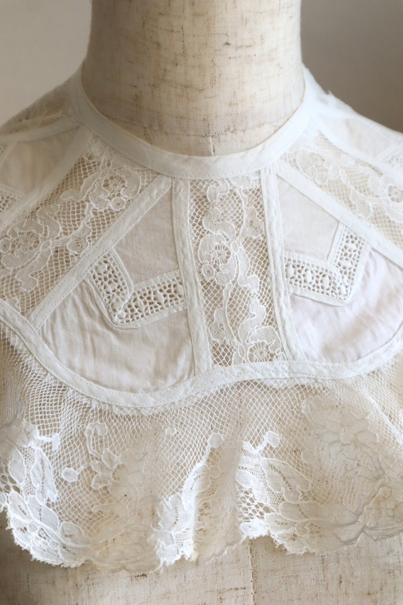 1910s French Fluffy Lace Trim Collar