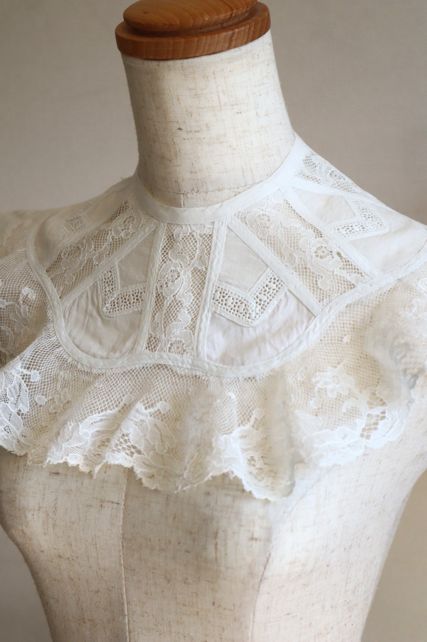 1910s French Fluffy Lace Trim Collar