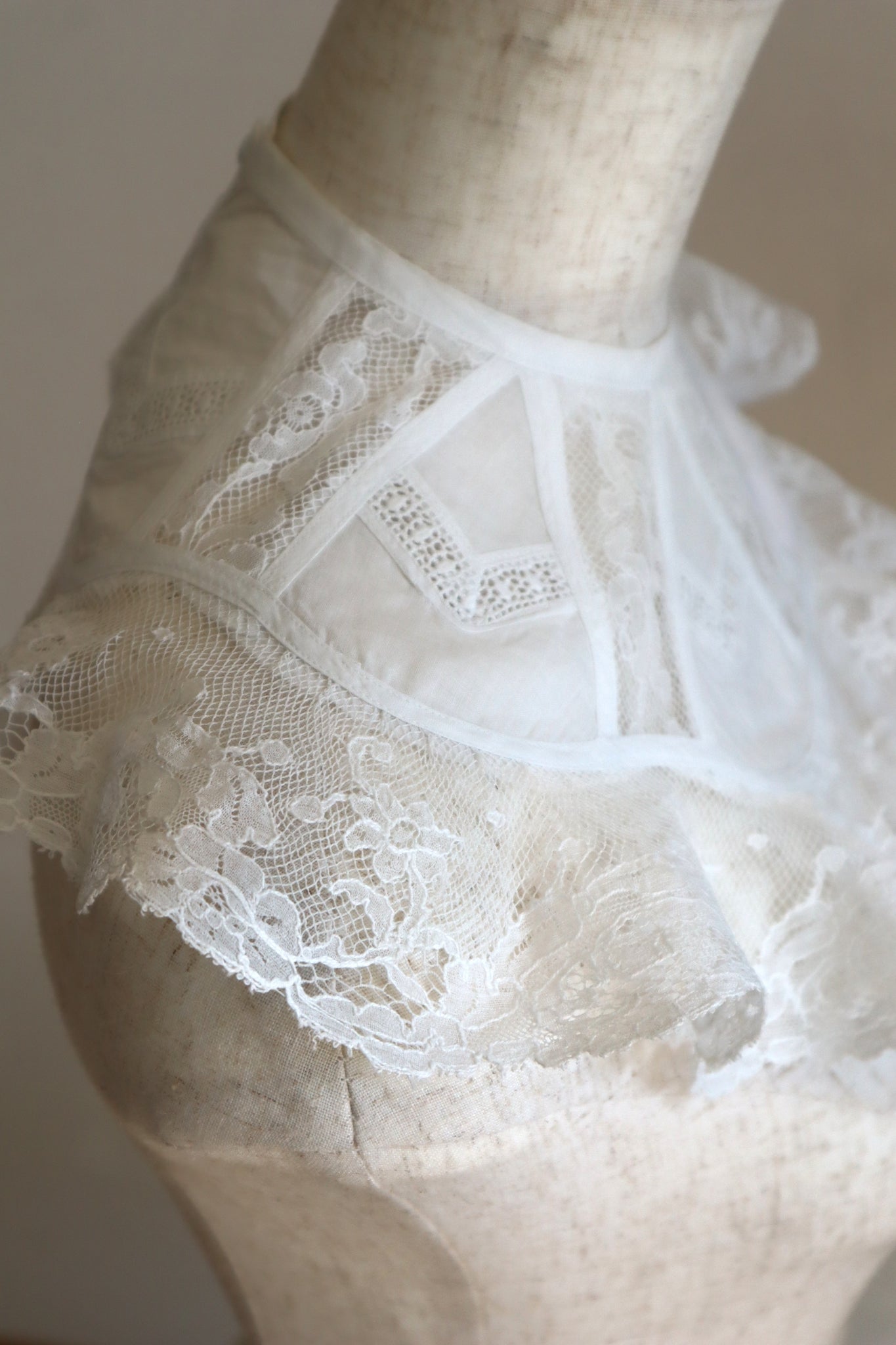 1910s French Fluffy Lace Trim Collar
