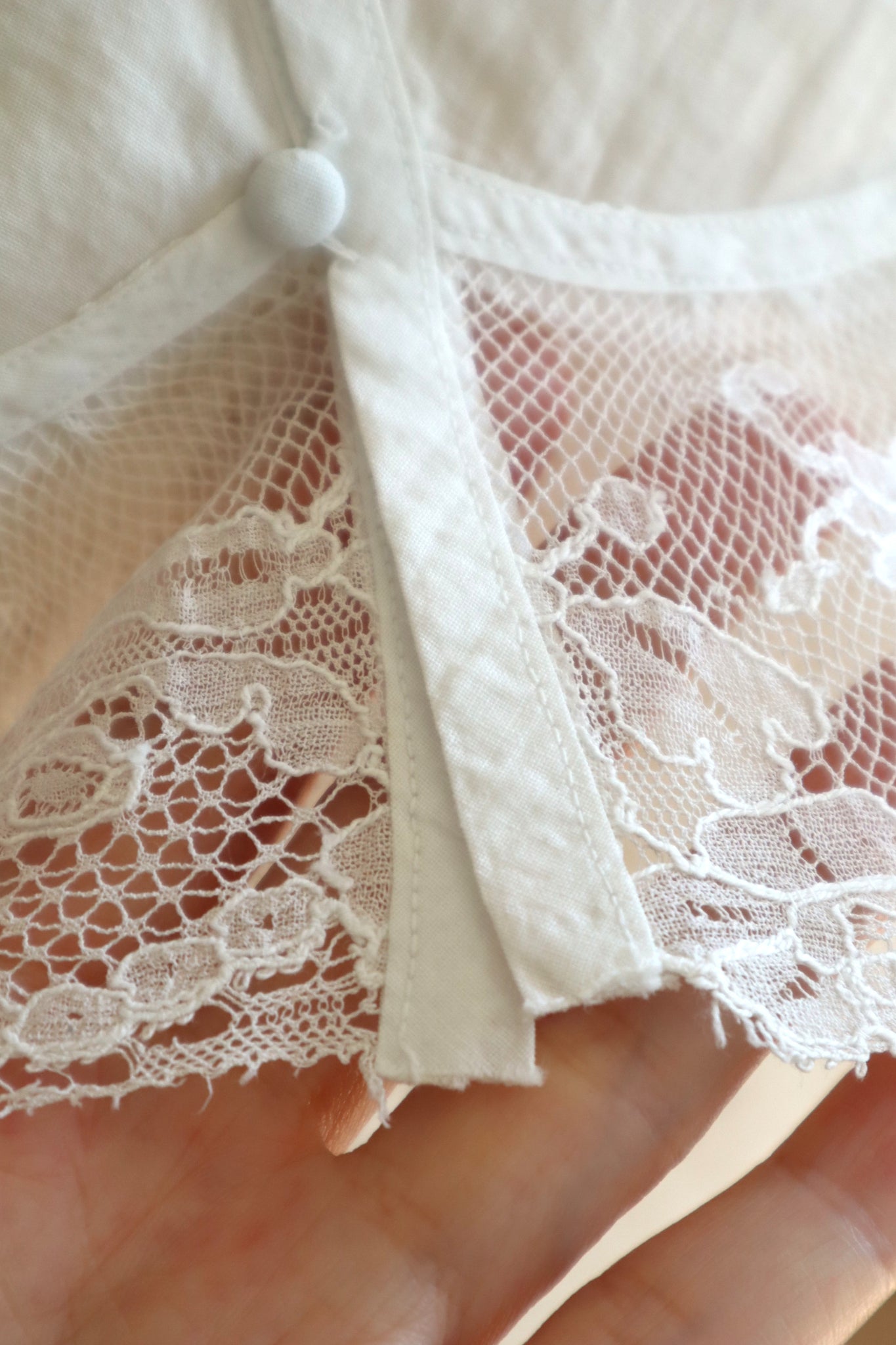 1910s French Fluffy Lace Trim Collar