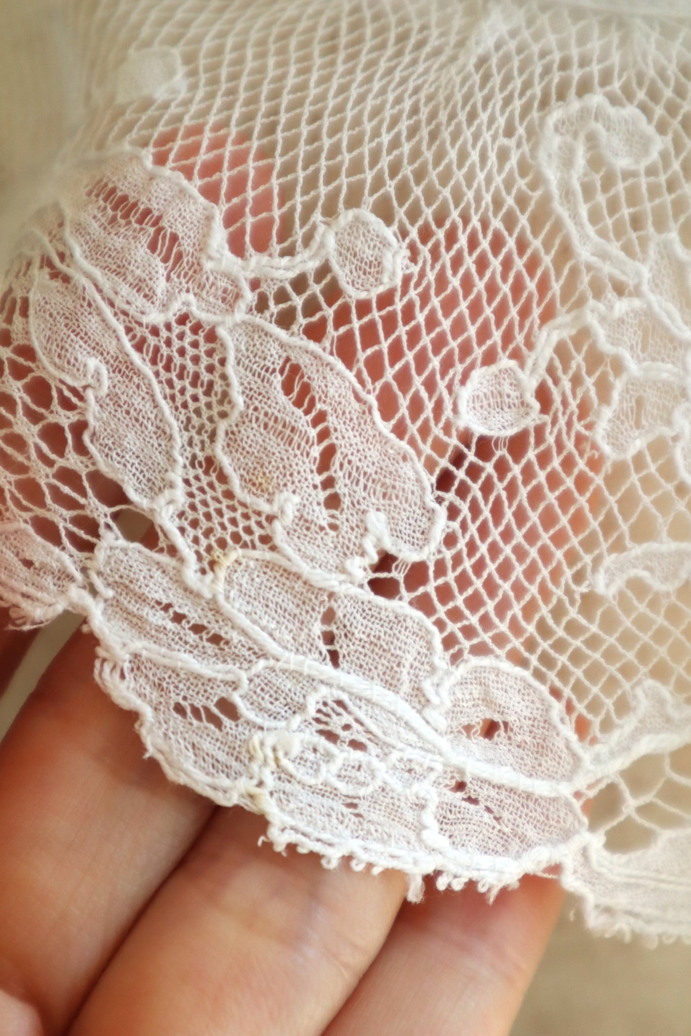 1910s French Fluffy Lace Trim Collar