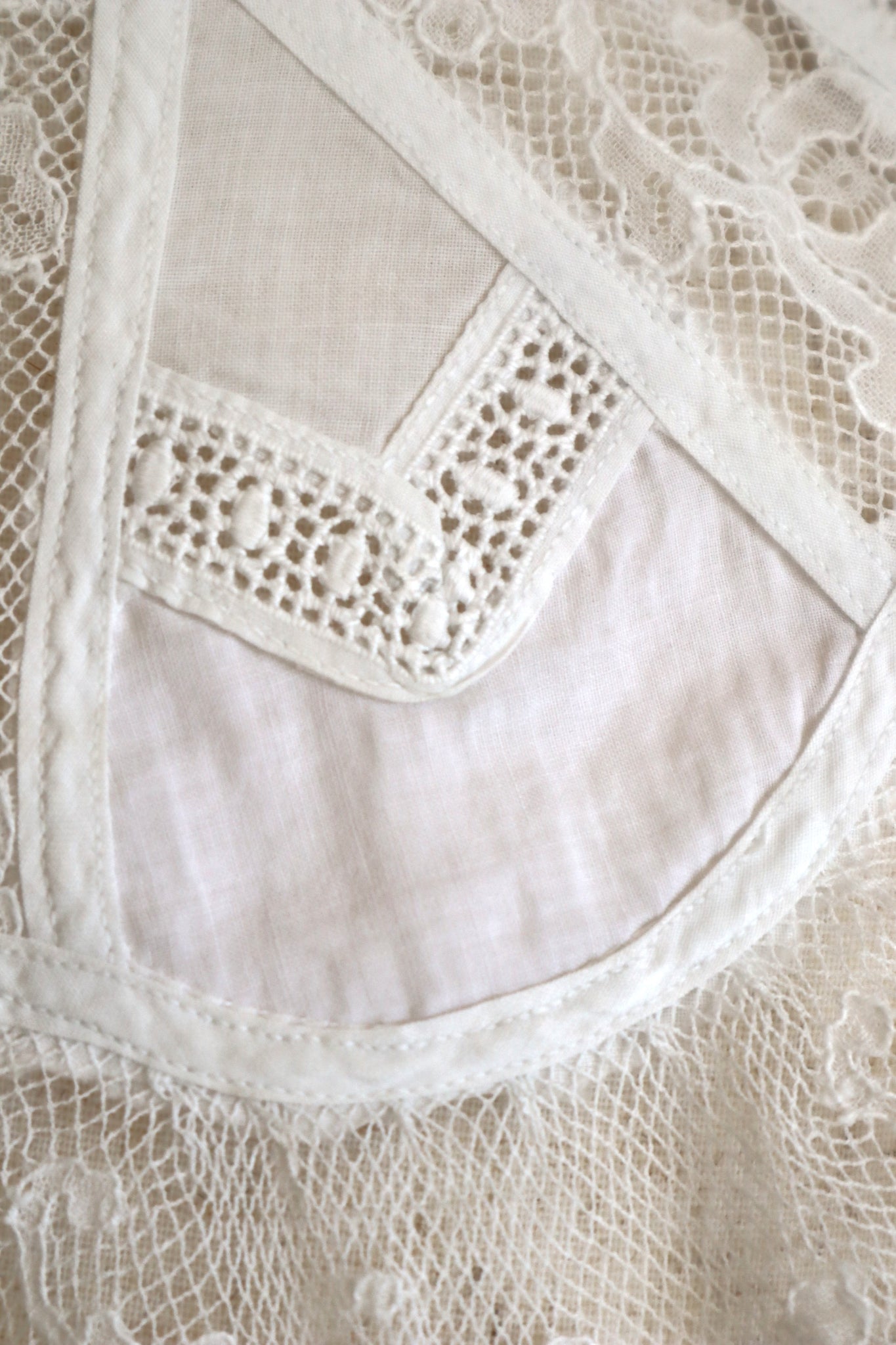 1910s French Fluffy Lace Trim Collar