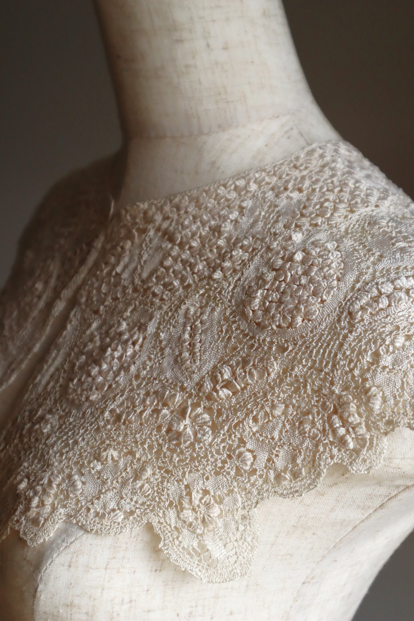 1900s Cream Silk Maltese Lace Collar