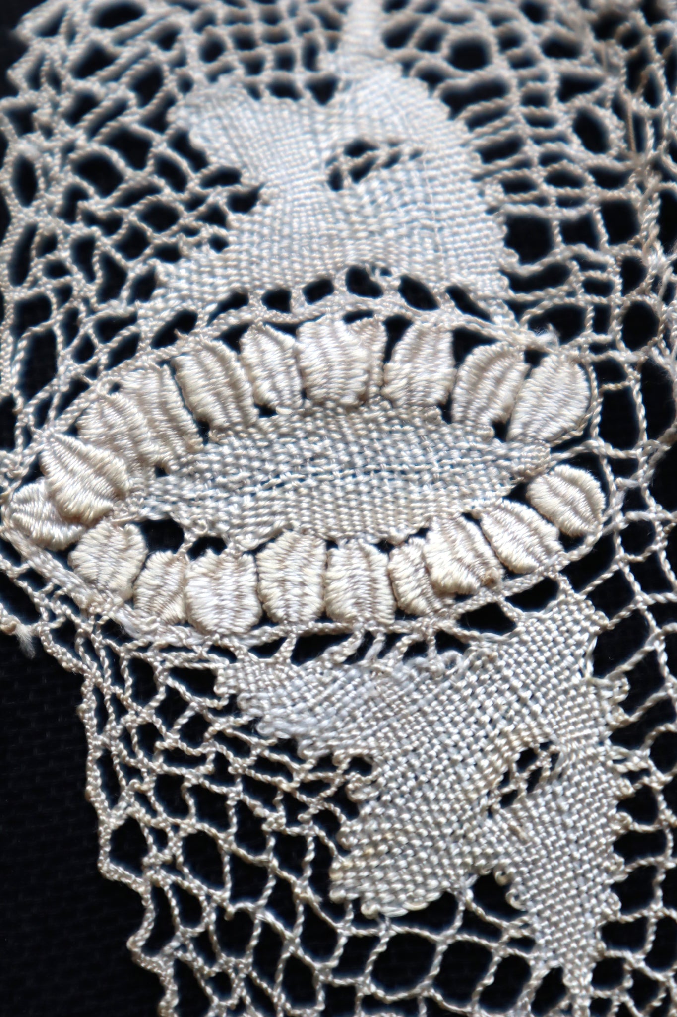 1900s Ecru Silk Maltese Lace Collar