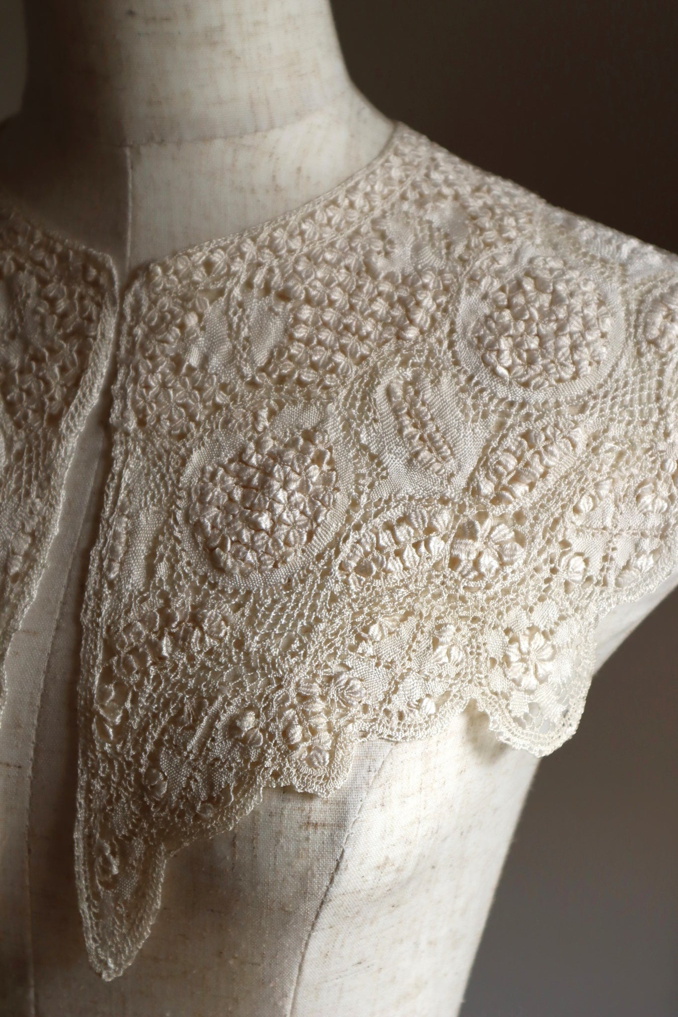 1900s Cream Silk Maltese Lace Collar