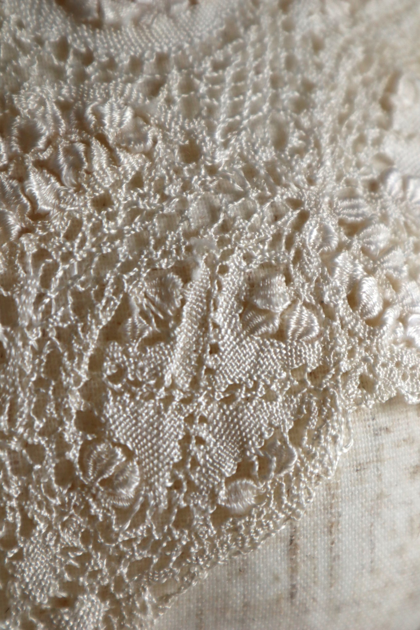 1900s Cream Silk Maltese Lace Collar