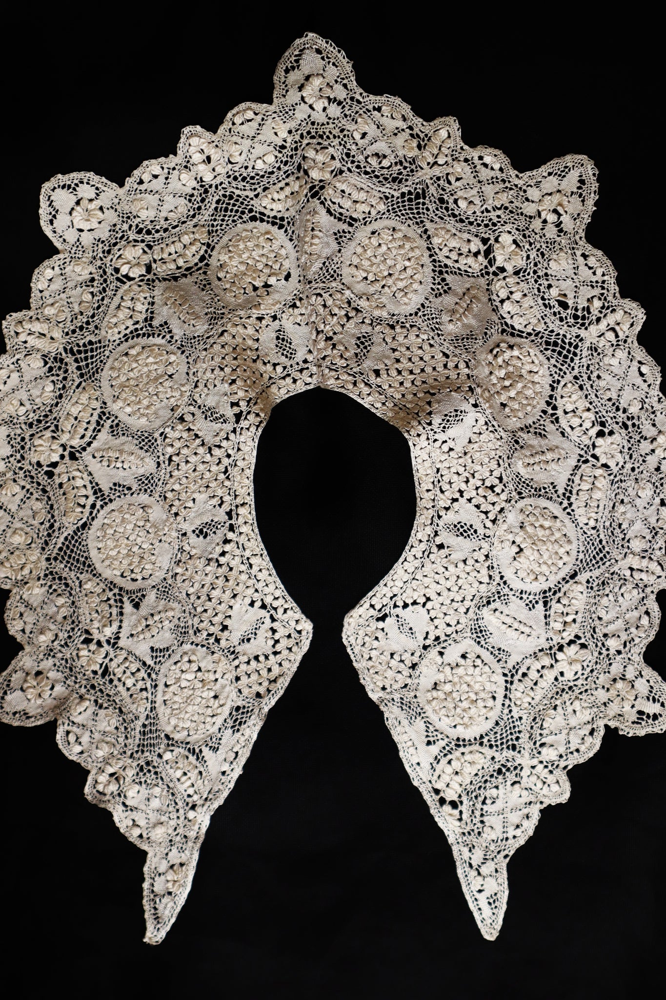 1900s Cream Silk Maltese Lace Collar