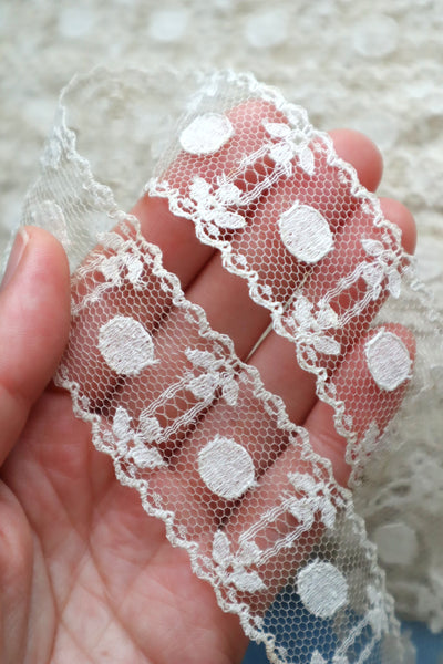 1910s French Cotton Bobbinet Lace Trim with Medalion Motifs