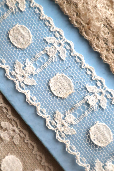 1910s French Cotton Bobbinet Lace Trim with Medalion Motifs